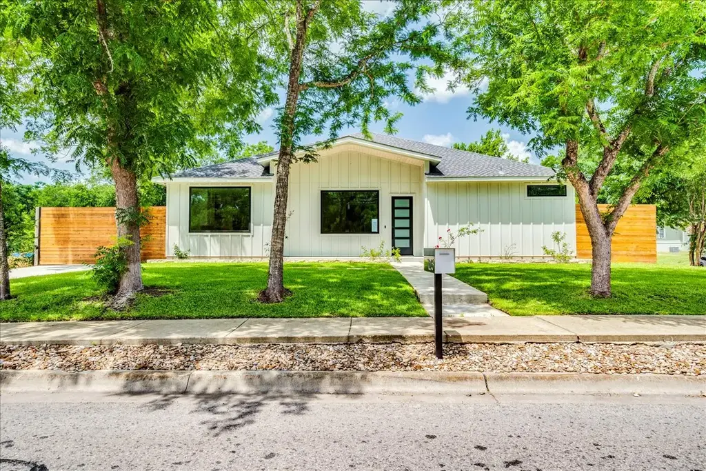 1215 Howard Street, Taylor