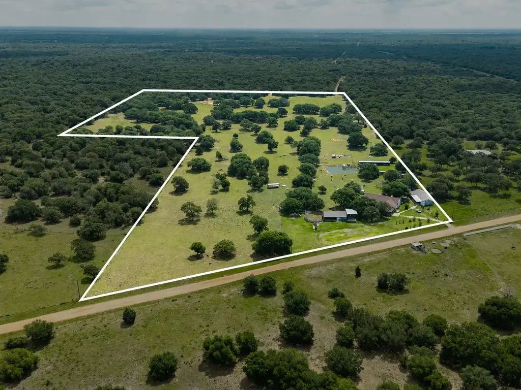 1009 Private Road 1024, Hallettsville