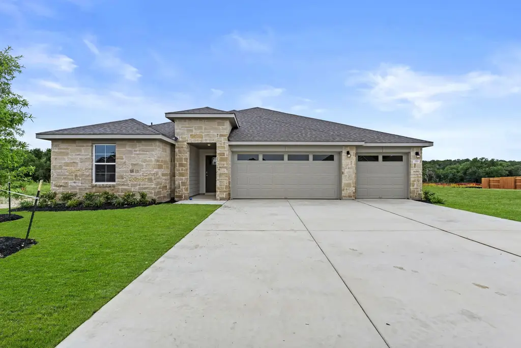 253 Rivers Edge Drive, Georgetown