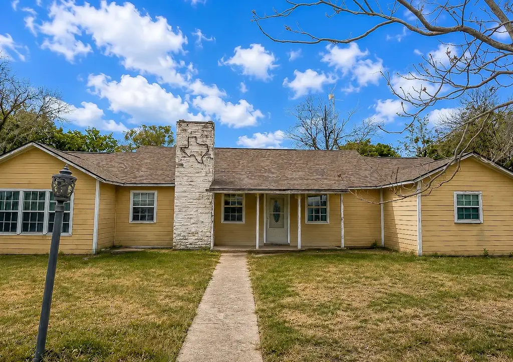 3951 Fm 970, Florence