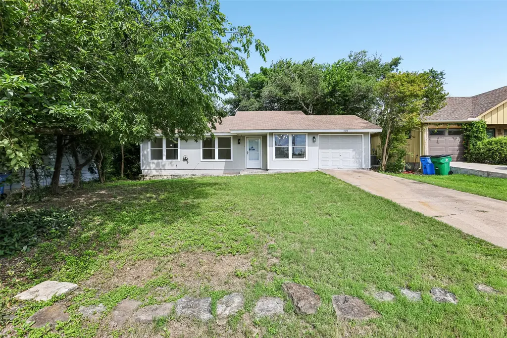 11016 Oak Street, Jonestown
