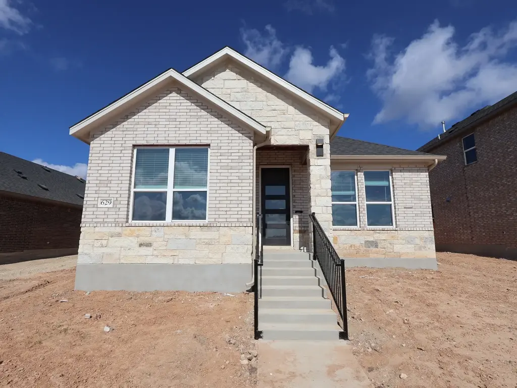 629 Clarissa Street, Buda