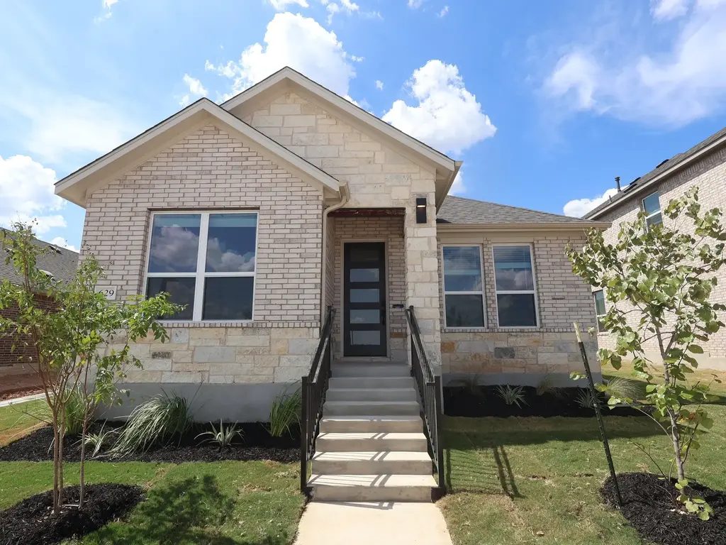 629 Clarissa Street, Buda
