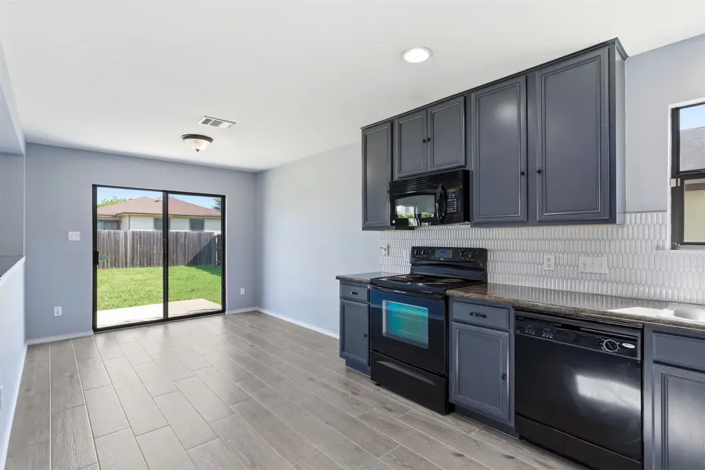 602 Yosemite Trail, Taylor