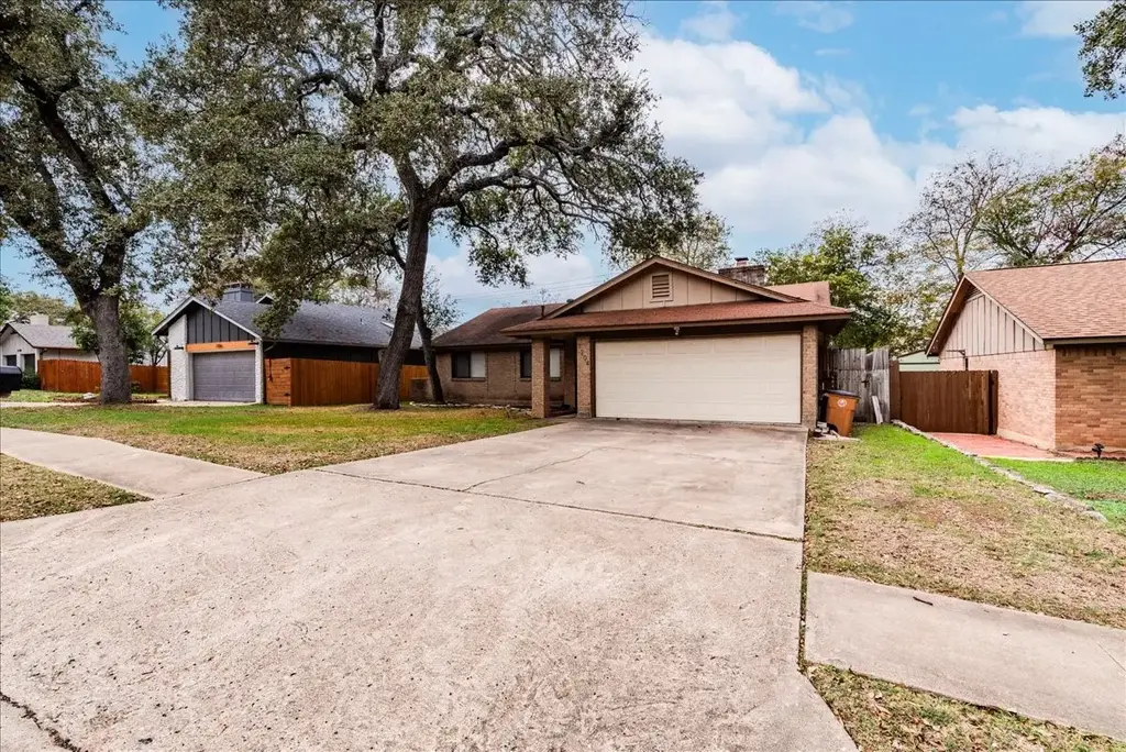 7204 Towering Oaks Drive, Austin