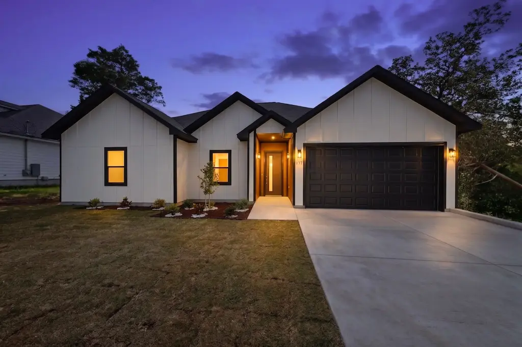 137 N Pohakea Drive, Bastrop