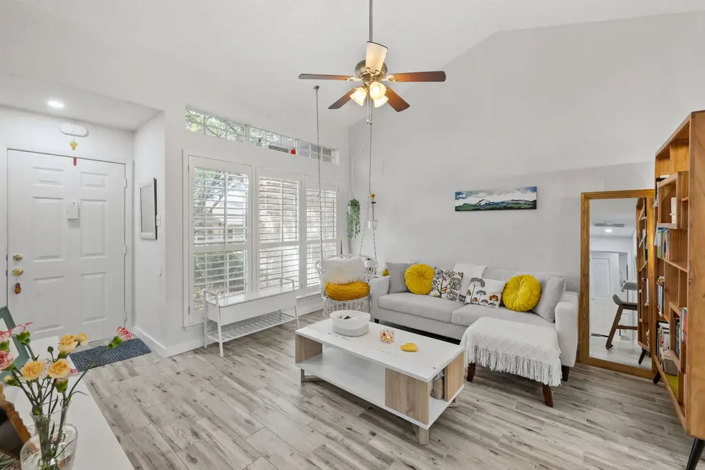 1015 E Yager Lane 115, Austin