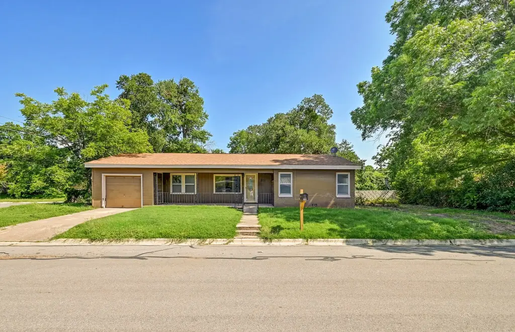200 E Tate Street, Burnet