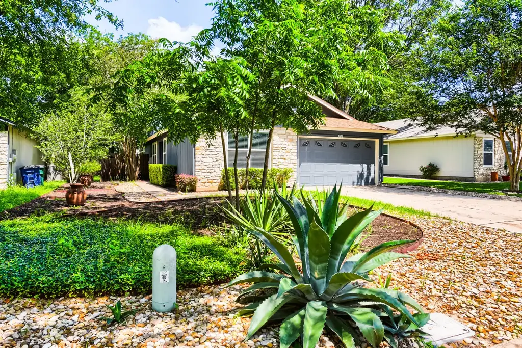 9616 Holly Springs Drive, Austin