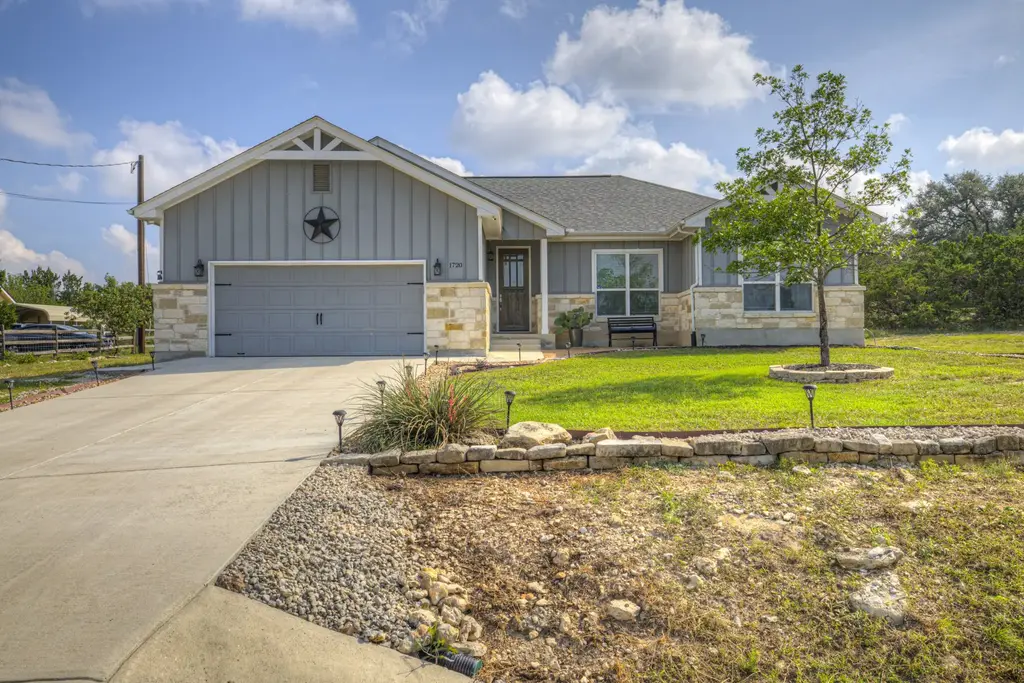 1720 Rocky Ridge Loop, Canyon Lake