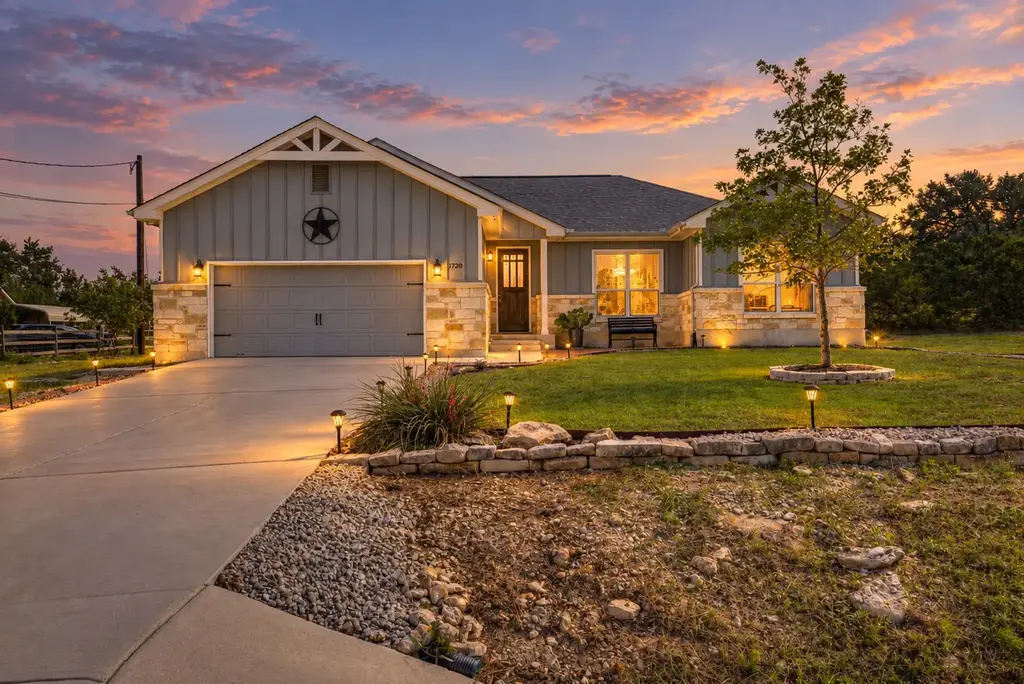 1720 Rocky Ridge Loop, Canyon Lake