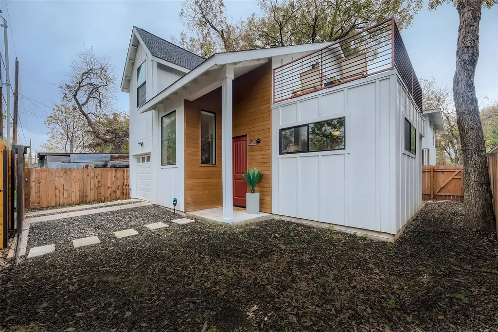 904 E 2nd Street B, Austin