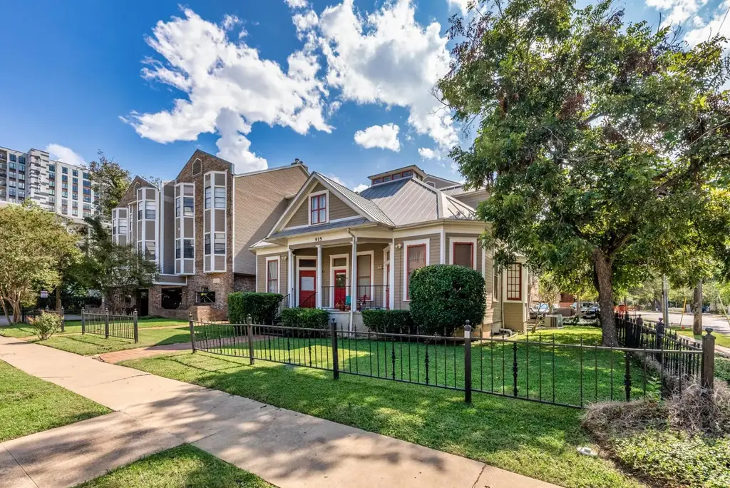 915 W 23rd Street 212, Austin