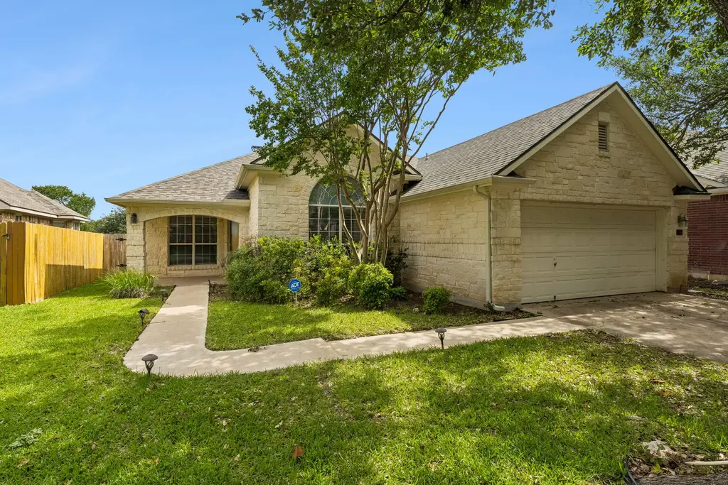 7206 W Magic Mountain Lane, Round Rock