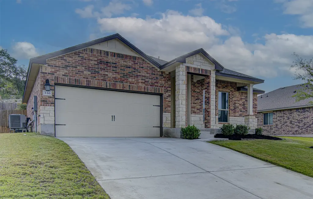316 Pepper Mill Loop, Burnet