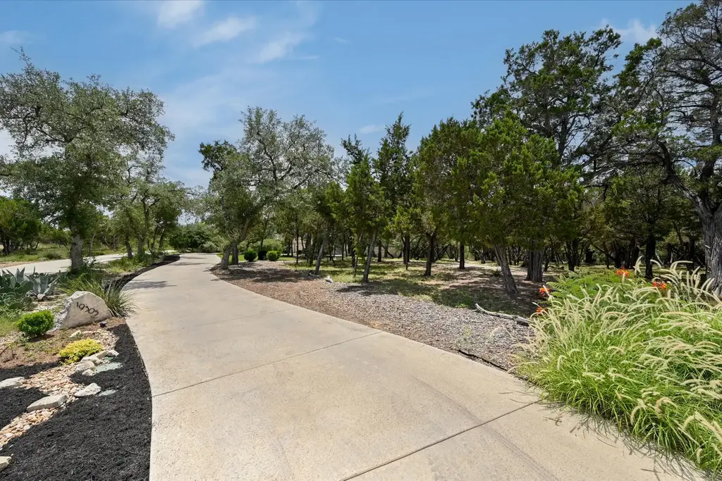 19305 Leisure Lane, Jonestown
