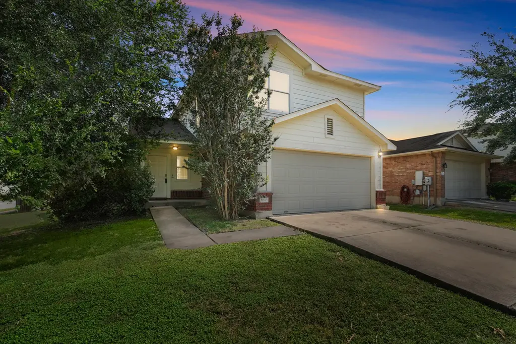 12945 White House Street, Manor