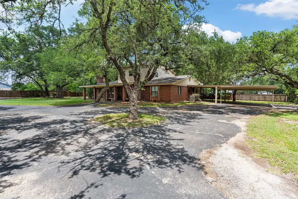 455 Robins Lane, Bertram