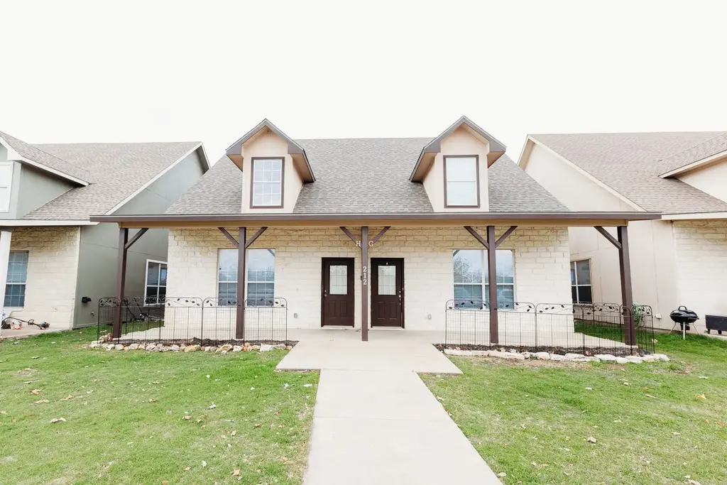 212 Sandstone Drive G, Jarrell