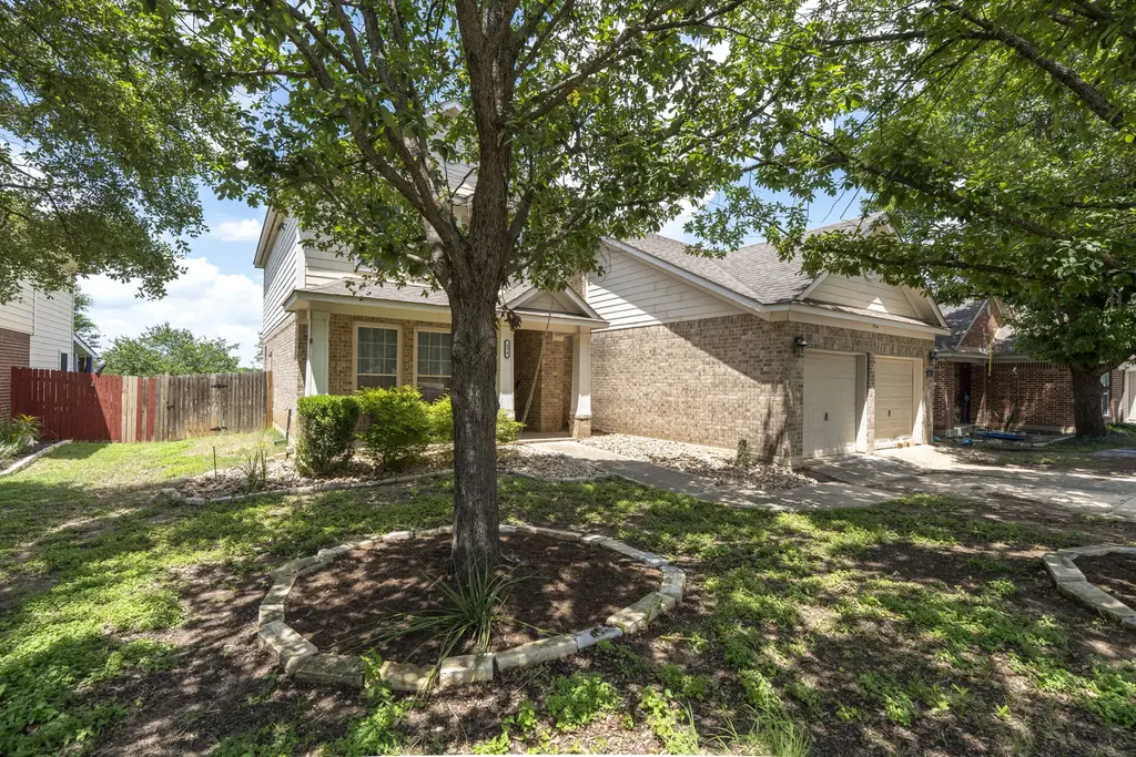 454 Fall Circle, Kyle