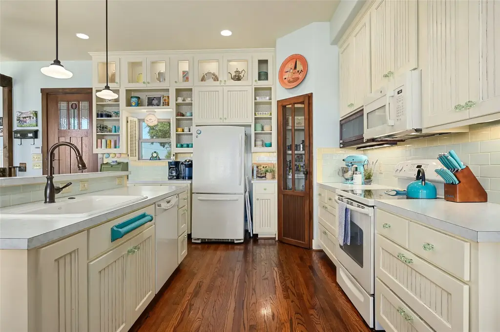 1009 Lauder Drive, Spicewood