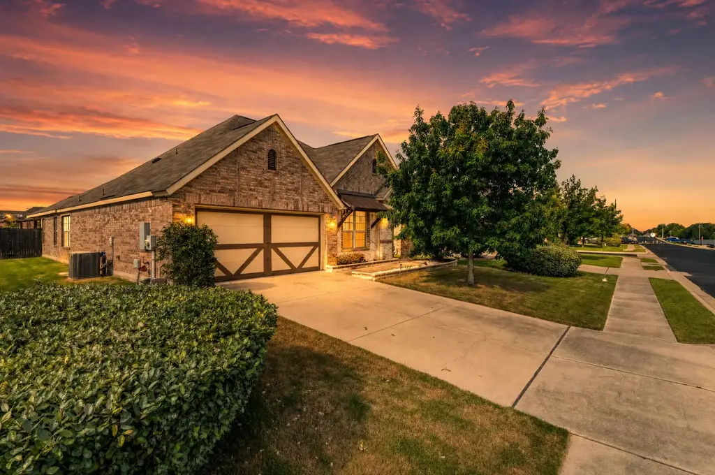 804 Farm House Drive, Hutto