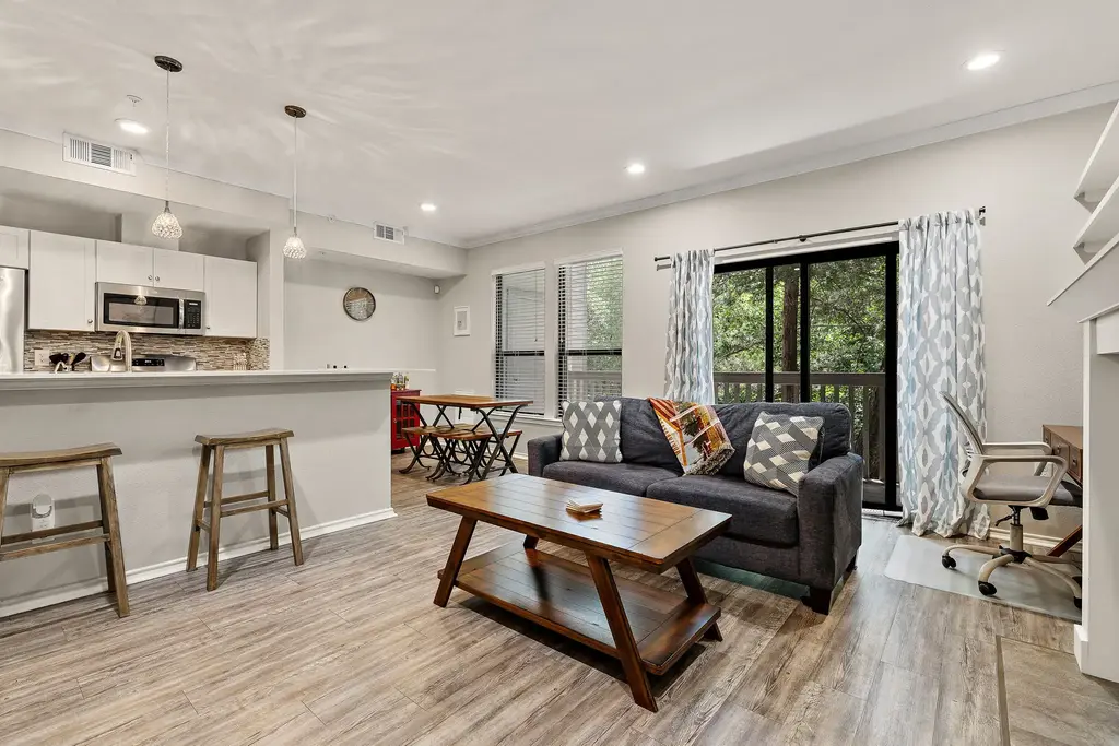3839 Dry Creek Drive 106, Austin