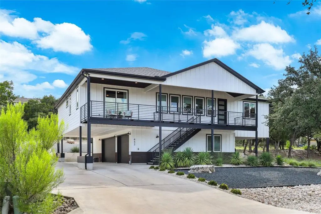 432 Venture Boulevard S, Point Venture