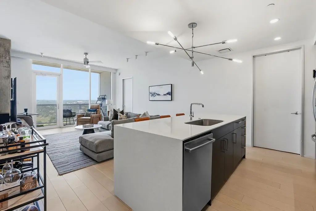 301 West Avenue 1907, Austin