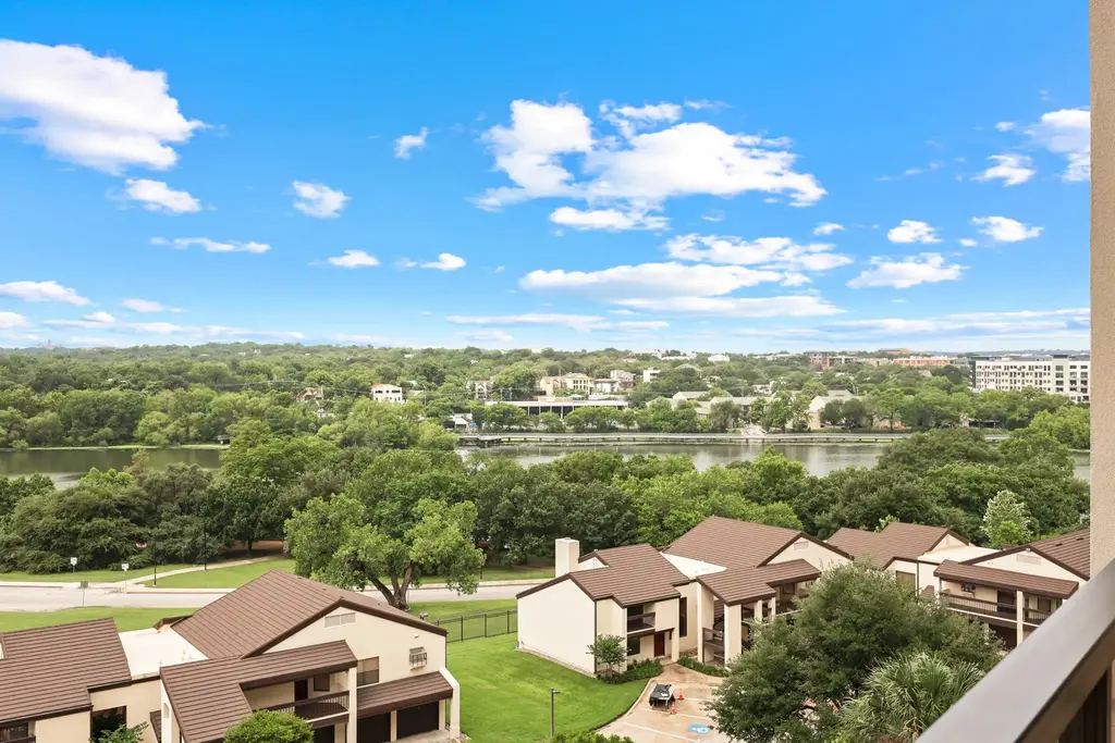40 N Interstate 35 Highway 8c4, Austin