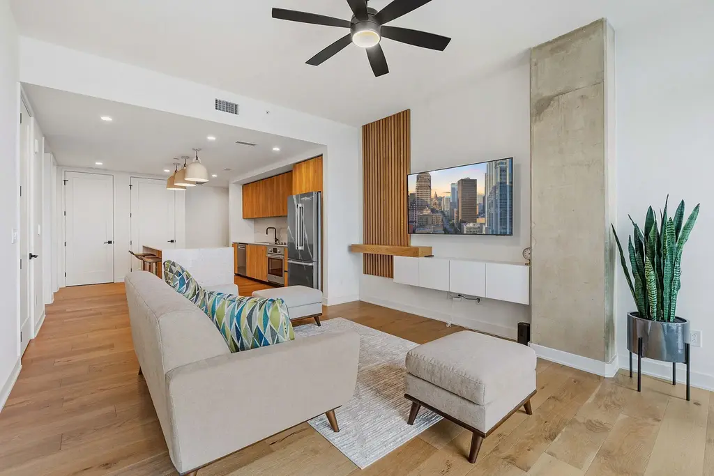 84 N East Avenue 3810, Austin