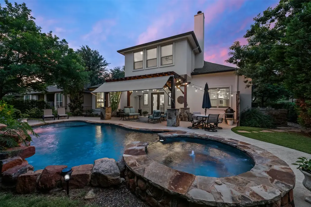 215 Lake Como Drive, Lakeway