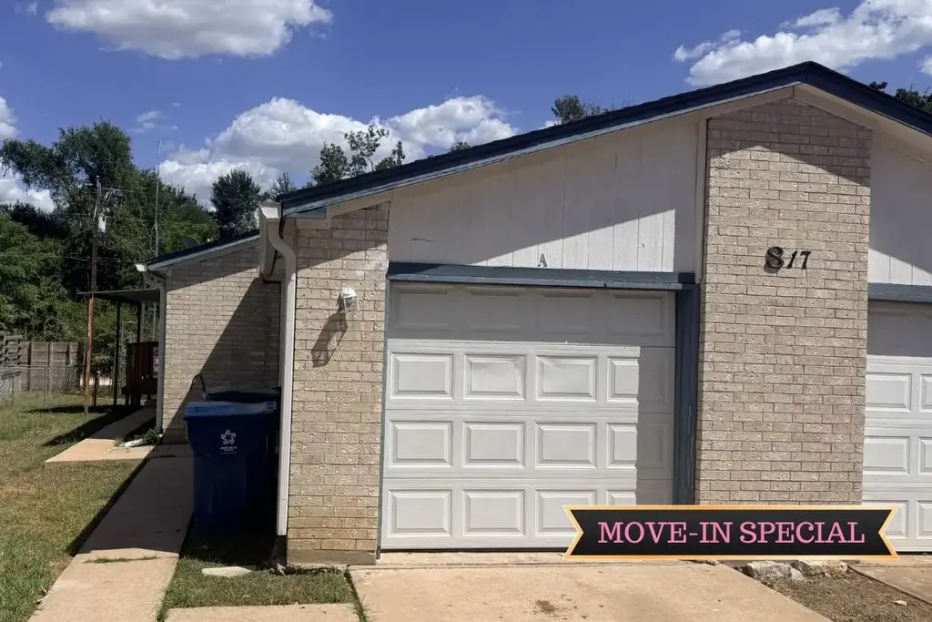 817 Lloyd Lane A, Elgin