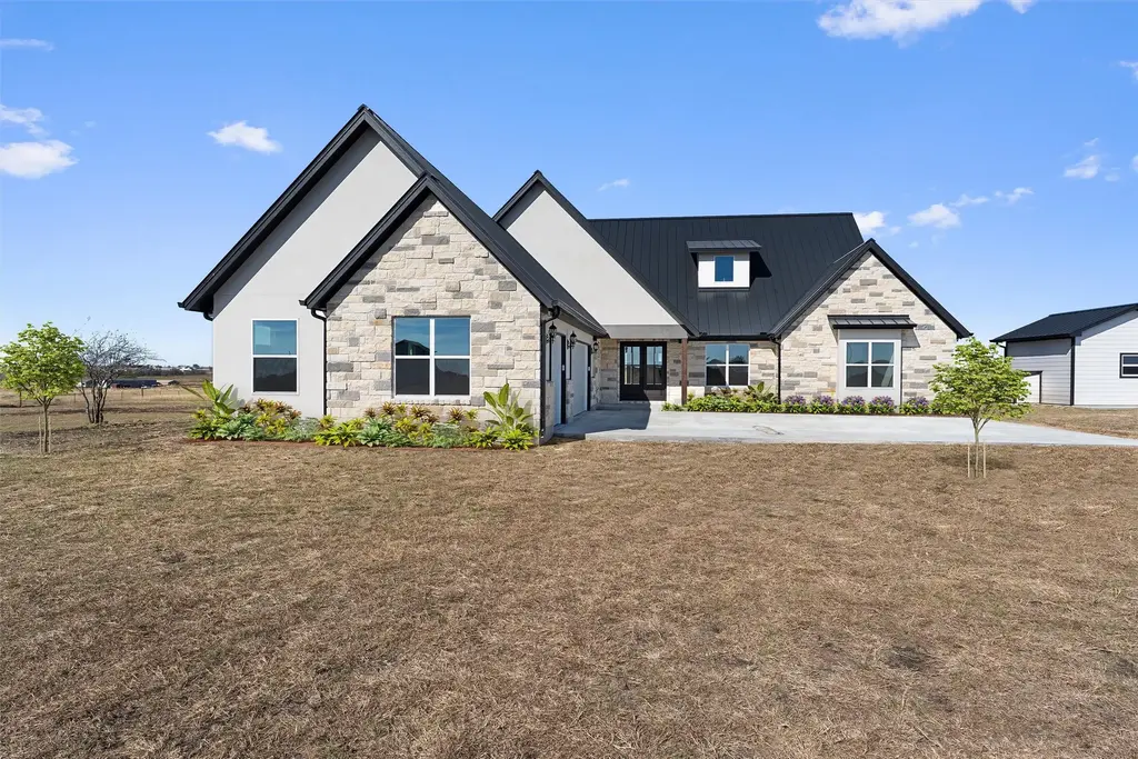 3705 County Road 211 Road, Bertram