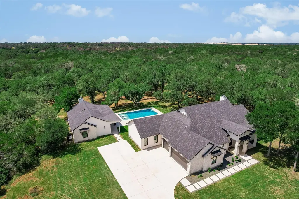 400 Creekside Drive, Buda