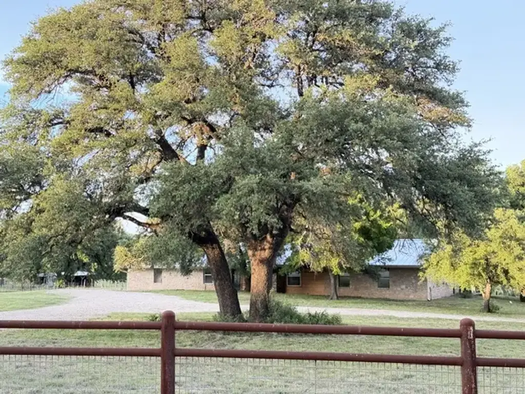 1378 County Road 1045, Lampasas