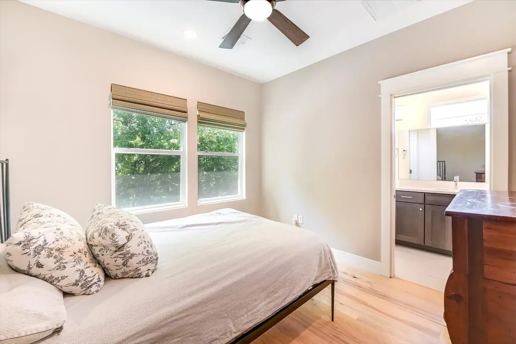 112 E 54th Street, Austin