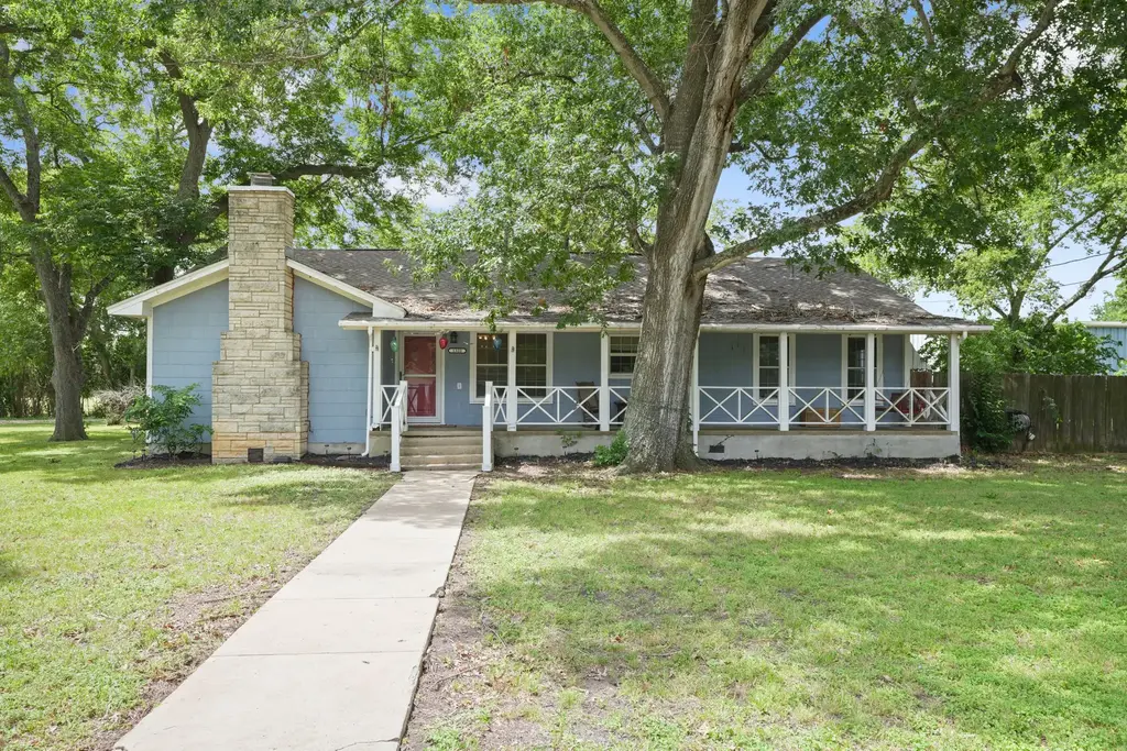 1320 W San Antonio Street, Lockhart