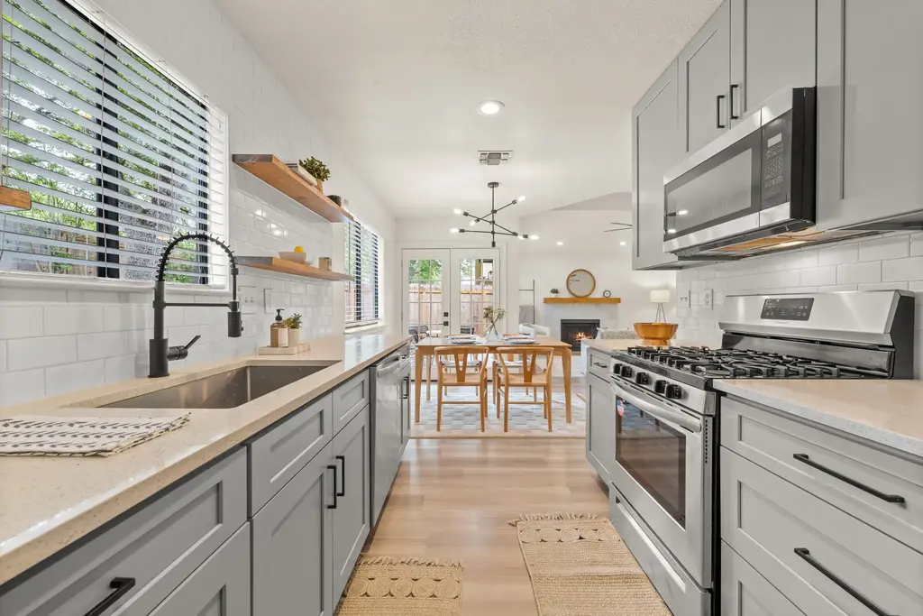 12107 Shropshire Boulevard, Austin