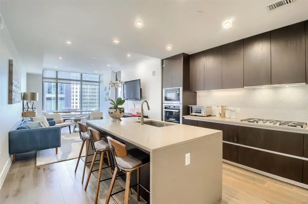 501 West Avenue 1002, Austin