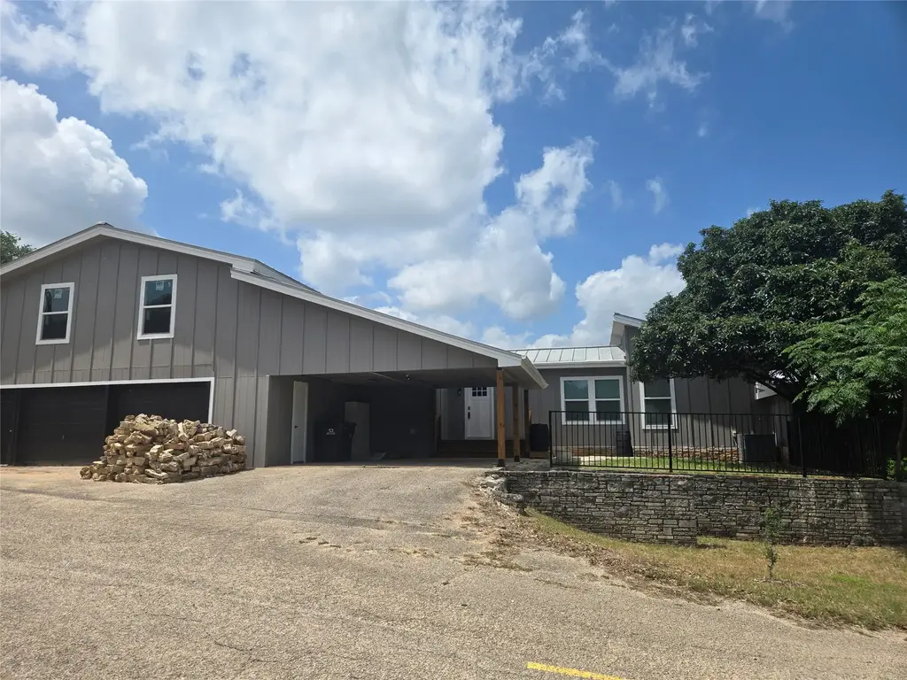 22101 Four Hundred Avenue, Spicewood