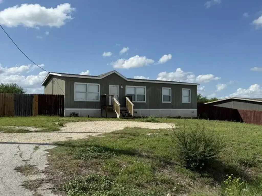 393 Duchess Pass, Kyle