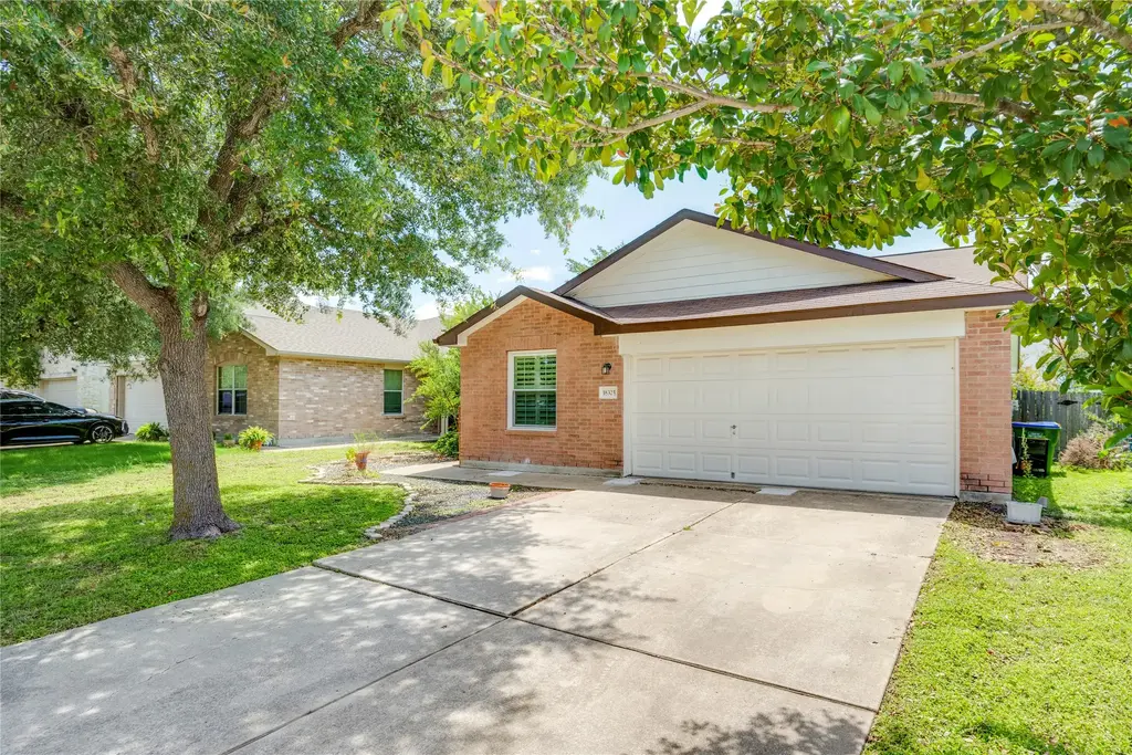18325 Maxa Drive, Manor
