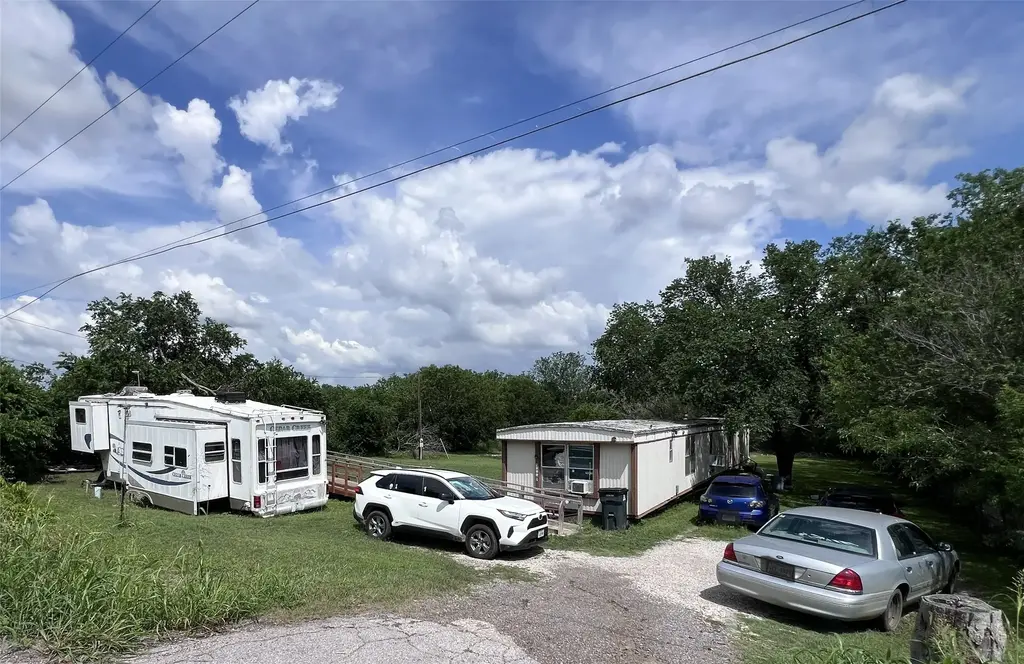 10001 Peterson Road, Del Valle