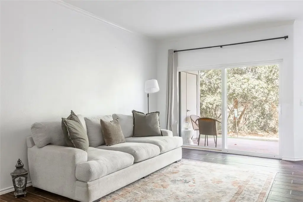 6000 Shepherd Mountain Cove 1102, Austin