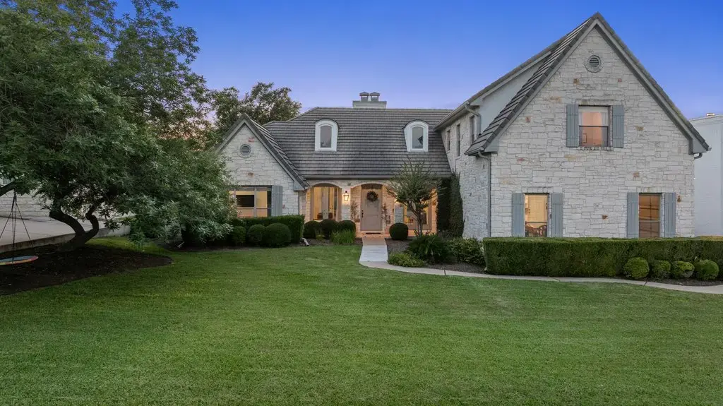 22 Autumn Oaks Drive, Austin