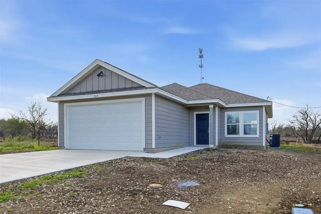 608 Mustang Circle, Nixon