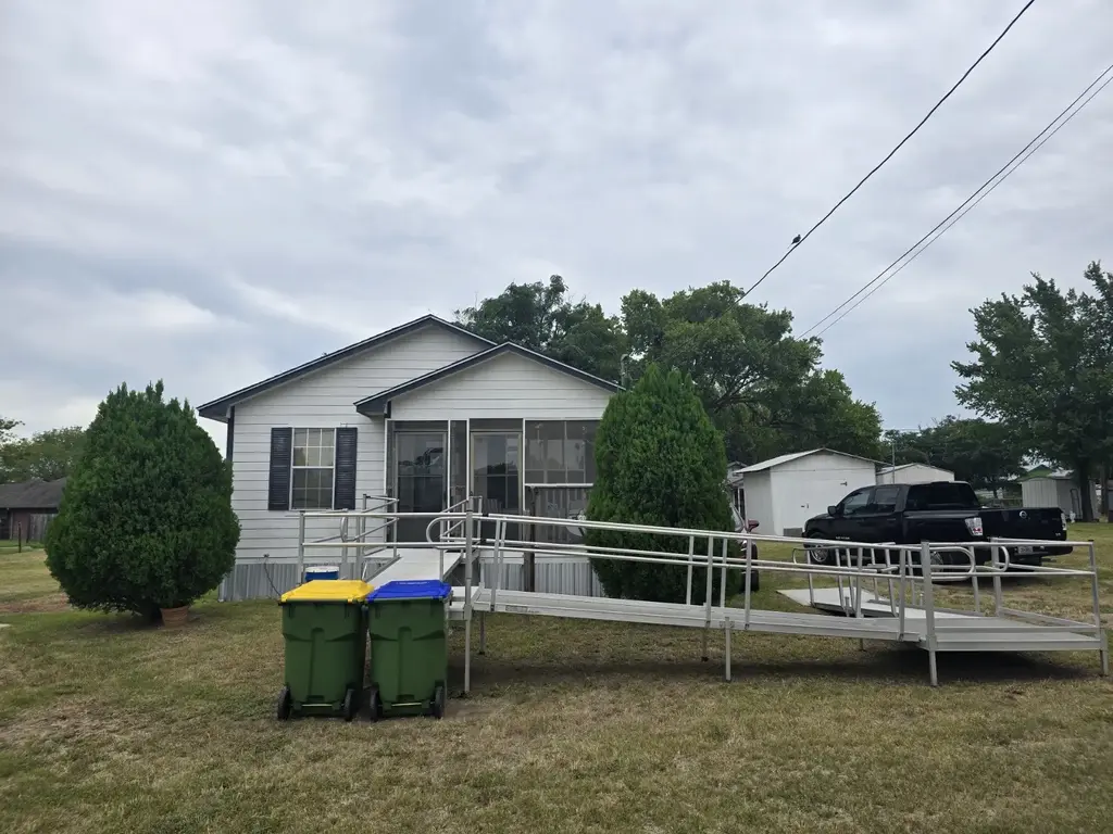 1517 School Street, Gonzales