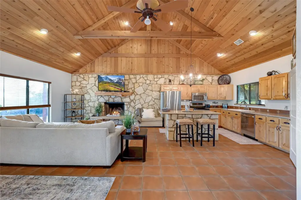 401 Madrone Canyon Drive, Dripping Springs