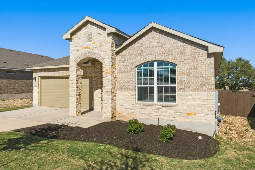 1640 Flying Horseshoe Bend, Georgetown